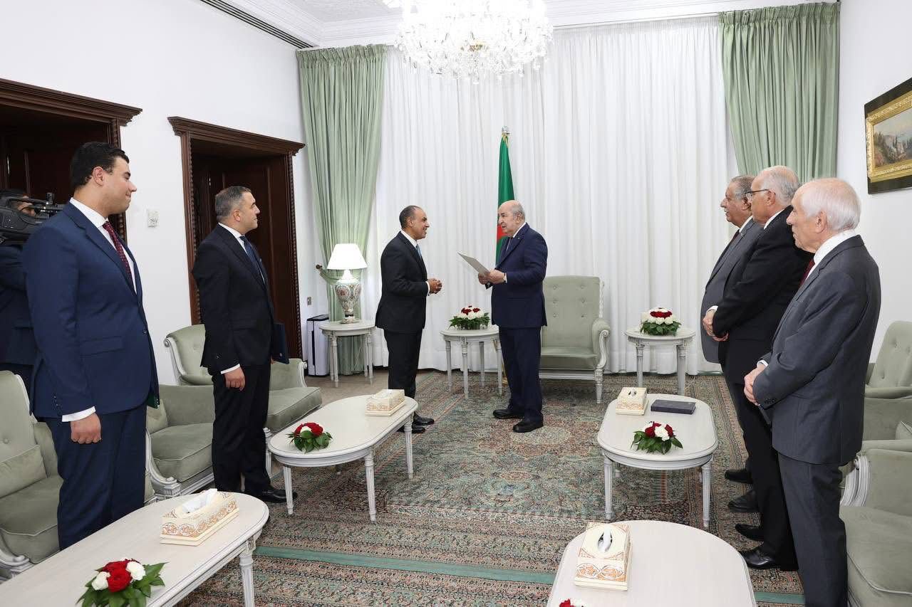 وزير الخارجية المصرى يلتقى الرئيس الجزائري