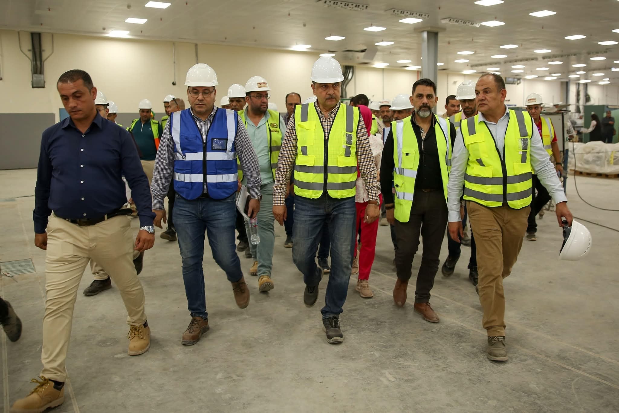 محمد شيمي يتابع تنفيذ مشروع تطوير صناعة الغزل والنسيج