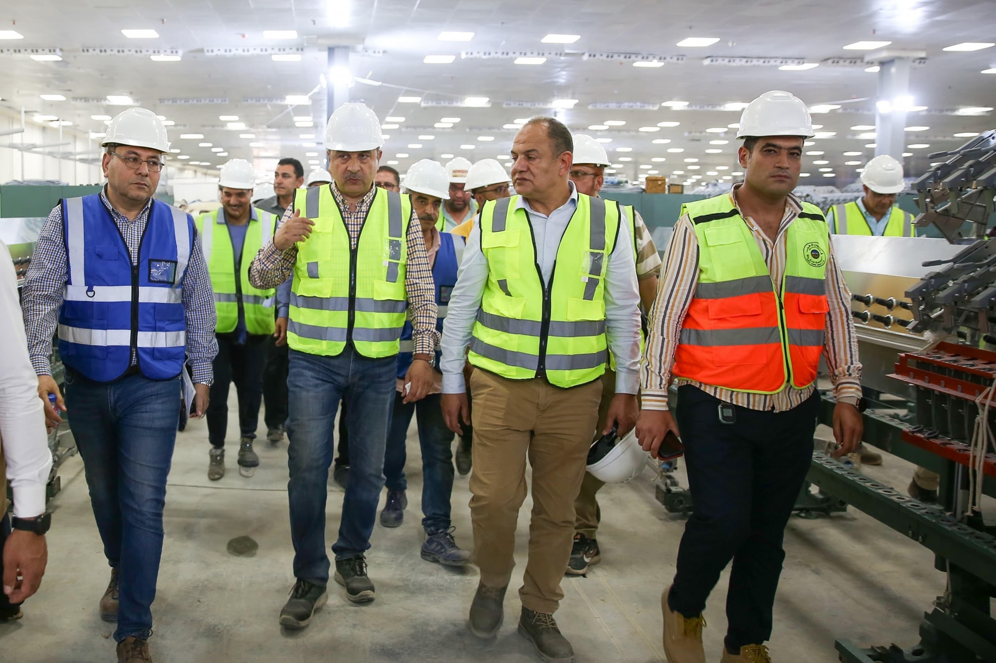 محمد شيمي يتابع تنفيذ مشروع تطوير صناعة الغزل والنسيج