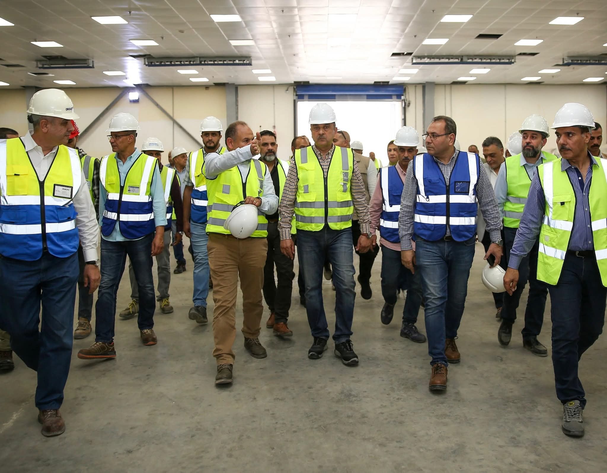 محمد شيمي يتابع تنفيذ مشروع تطوير صناعة الغزل والنسيج