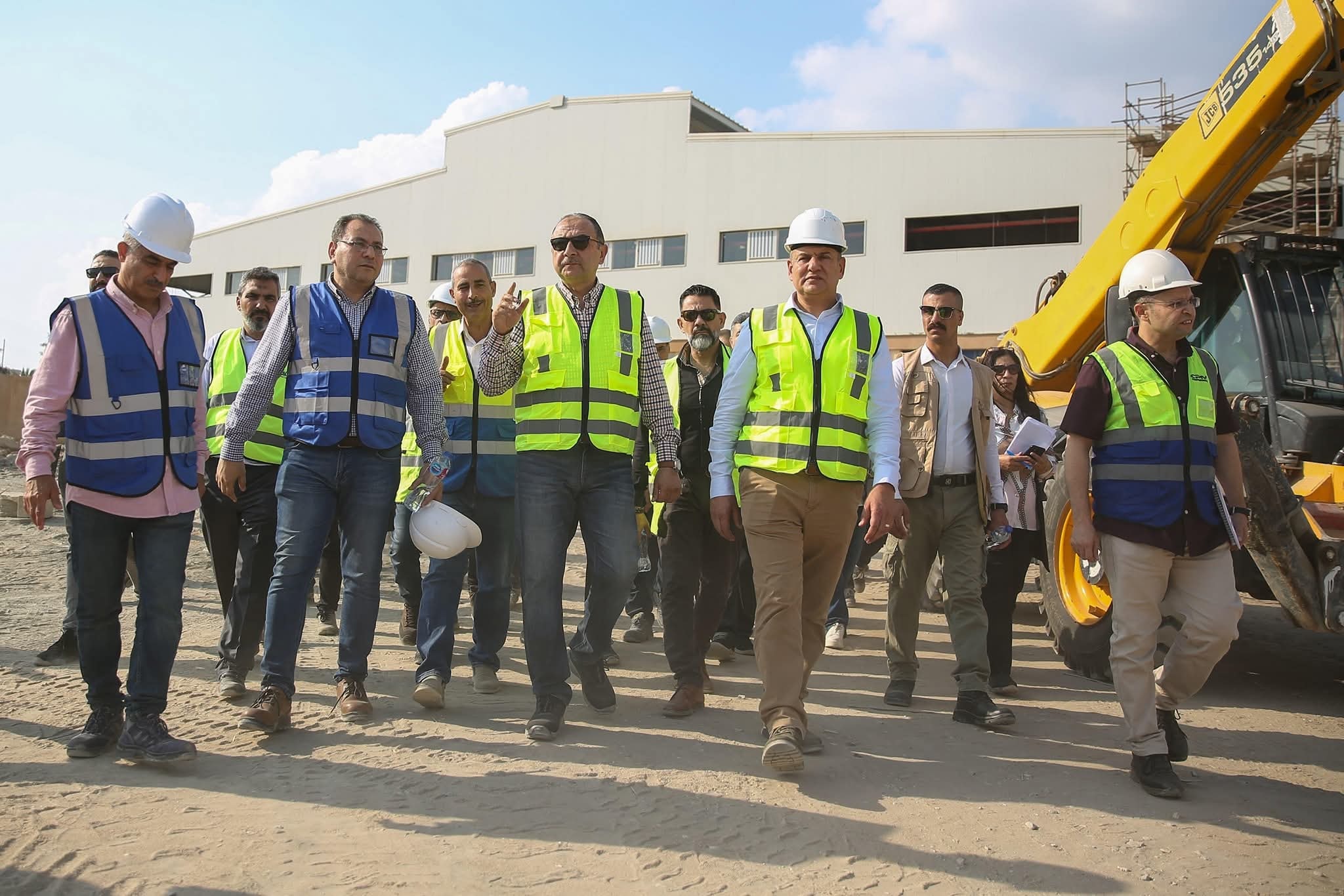 محمد شيمي يتابع تنفيذ مشروع تطوير صناعة الغزل والنسيج