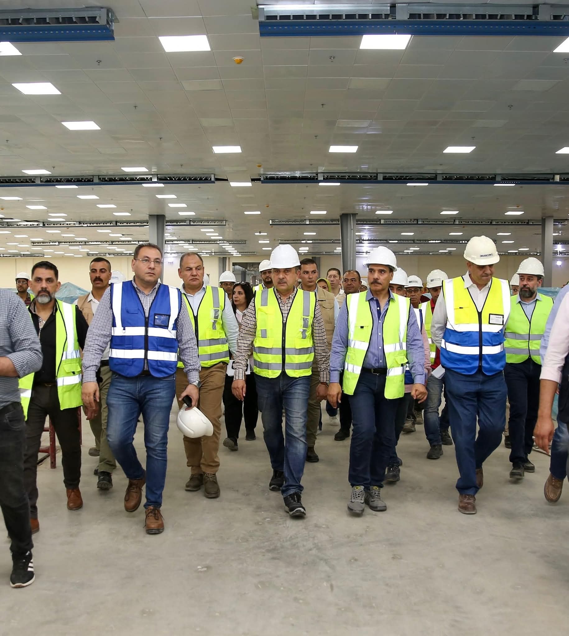 محمد شيمي يتابع تنفيذ مشروع تطوير صناعة الغزل والنسيج