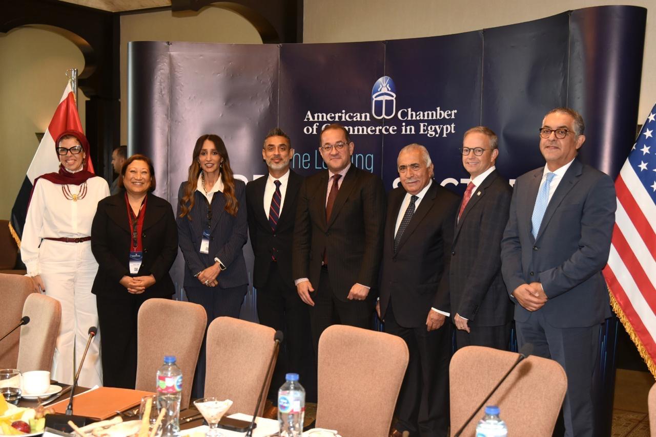 وزير المالية في مائدة مستديرة بالغرفة التجارية الأمريكية