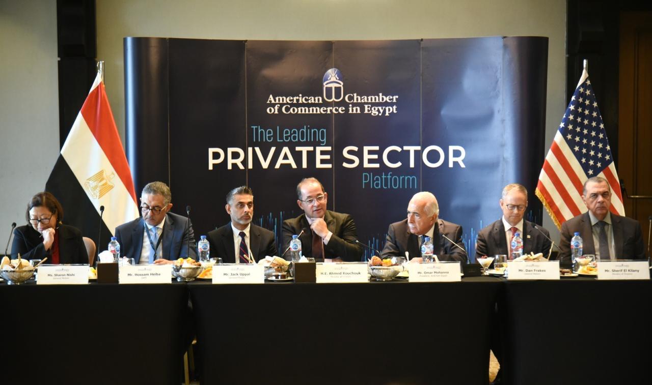 وزير المالية في مائدة مستديرة بالغرفة التجارية الأمريكية