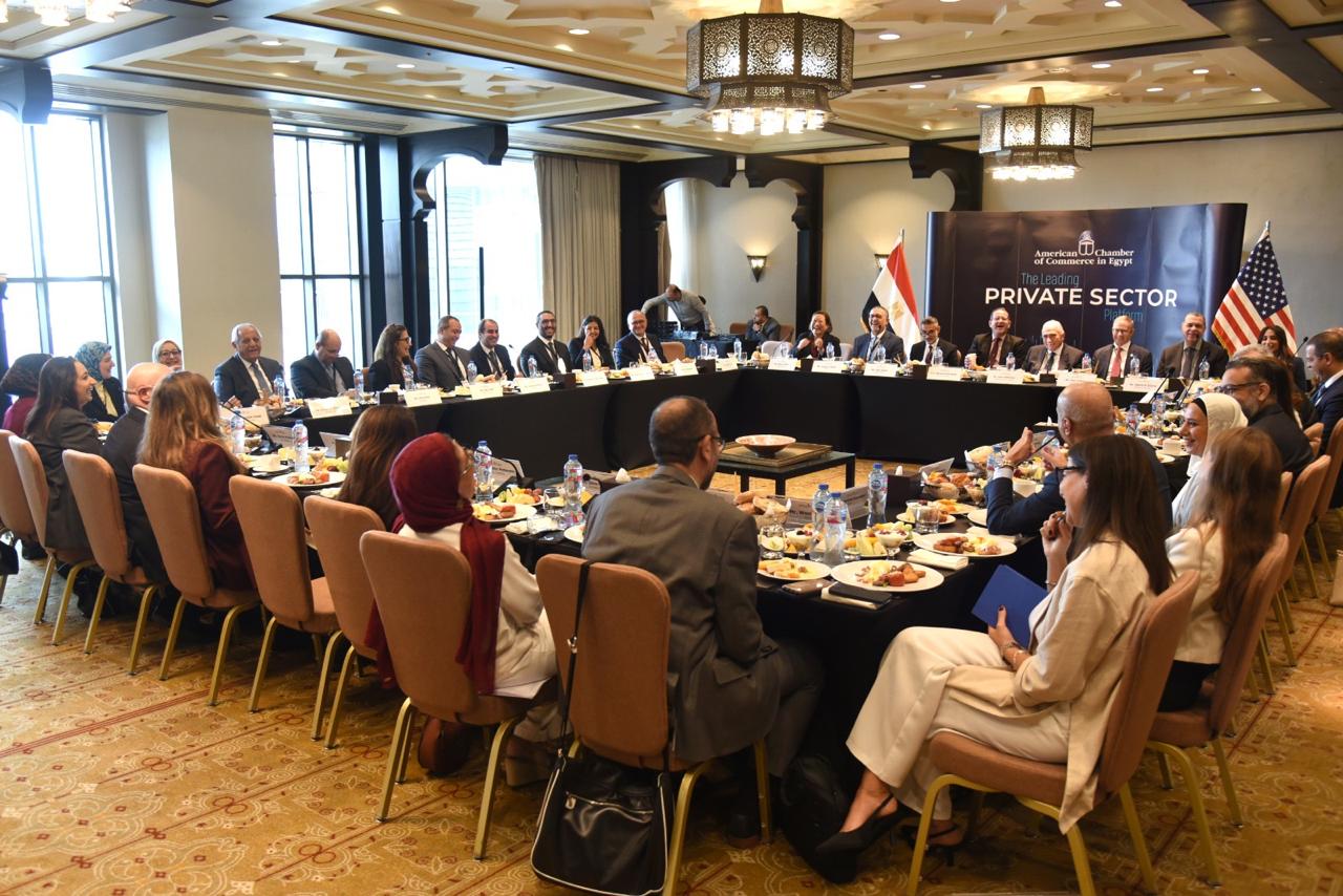 وزير المالية في مائدة مستديرة بالغرفة التجارية الأمريكية