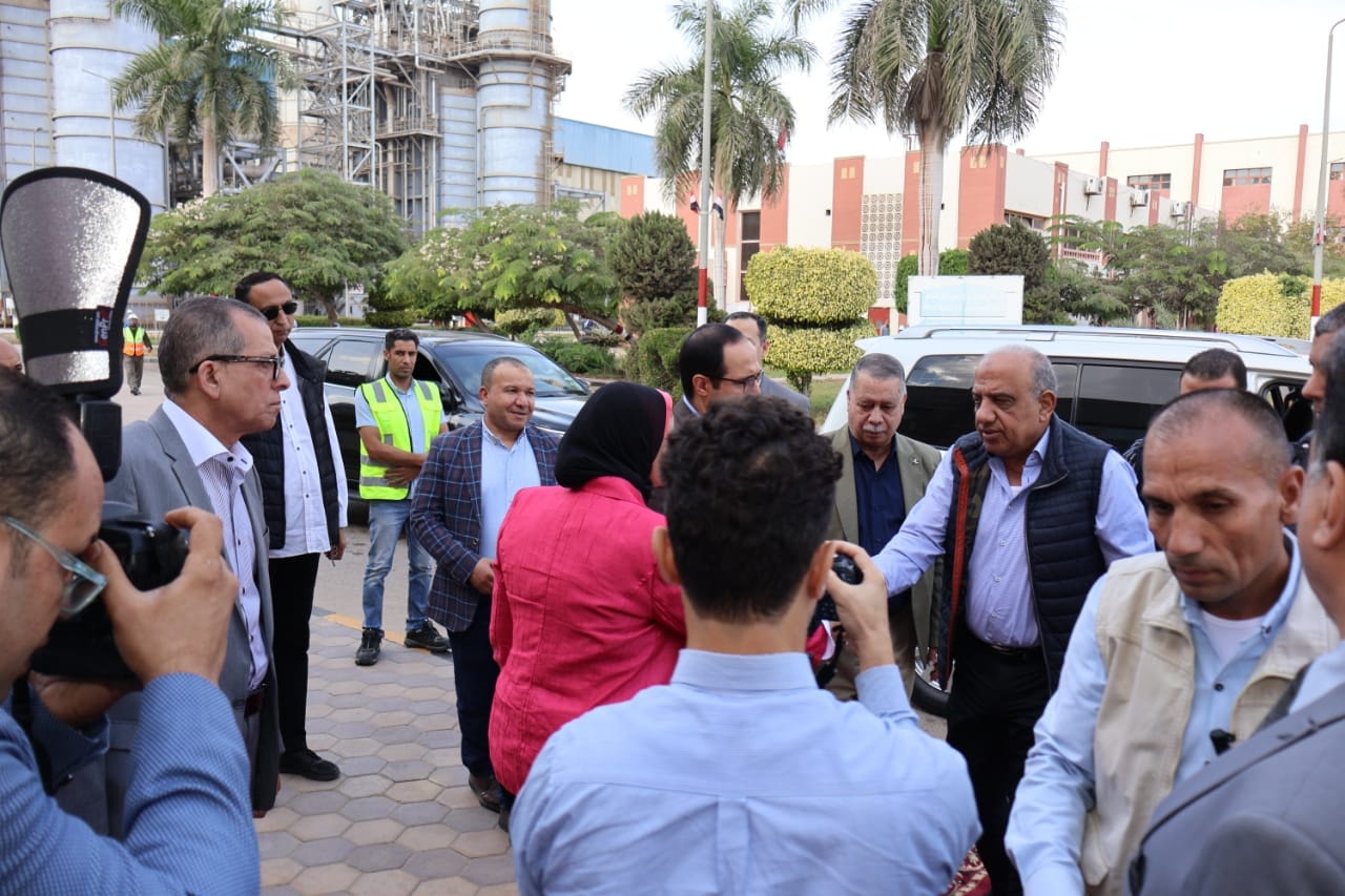 وزير الكهرباء يتفقد محطة توليد كهرباء النوبارية