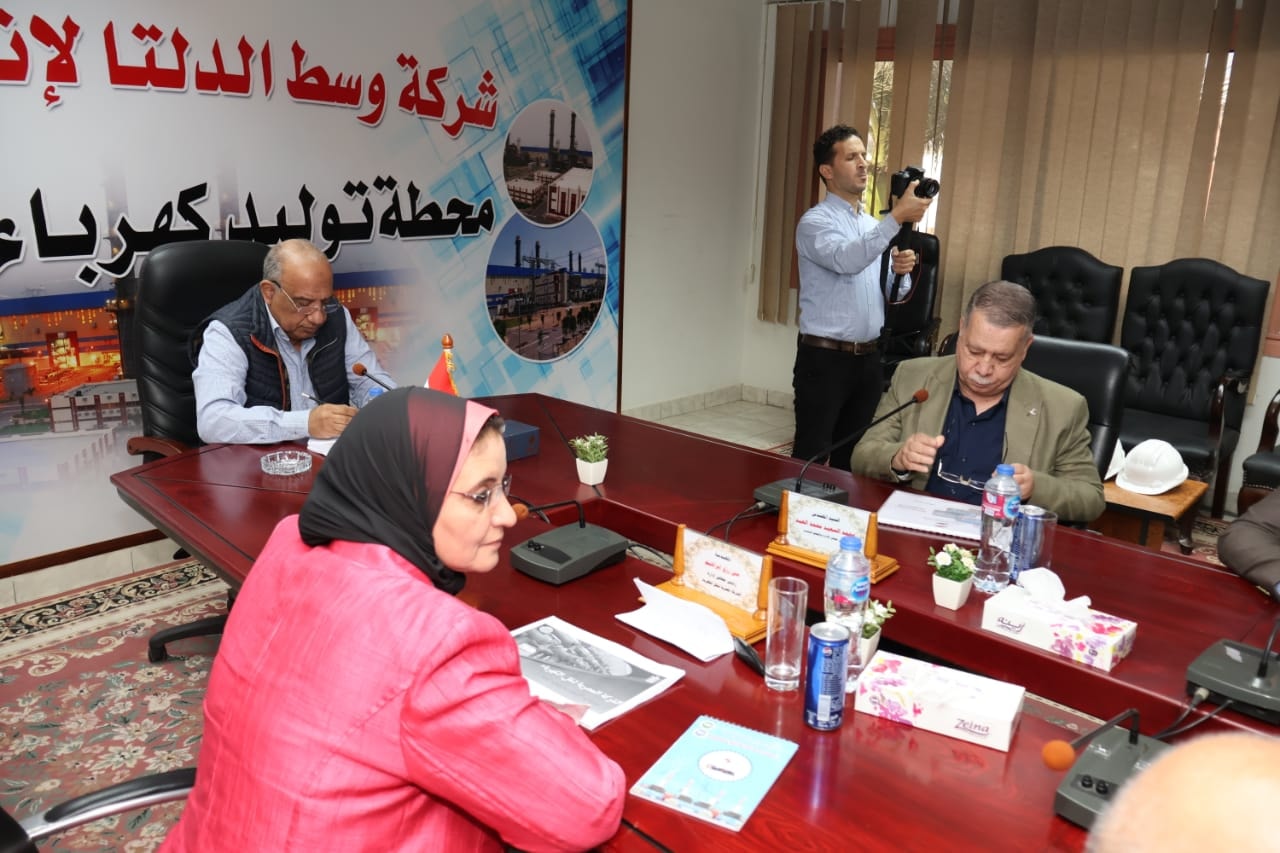وزير الكهرباء يتفقد محطة توليد كهرباء النوبارية