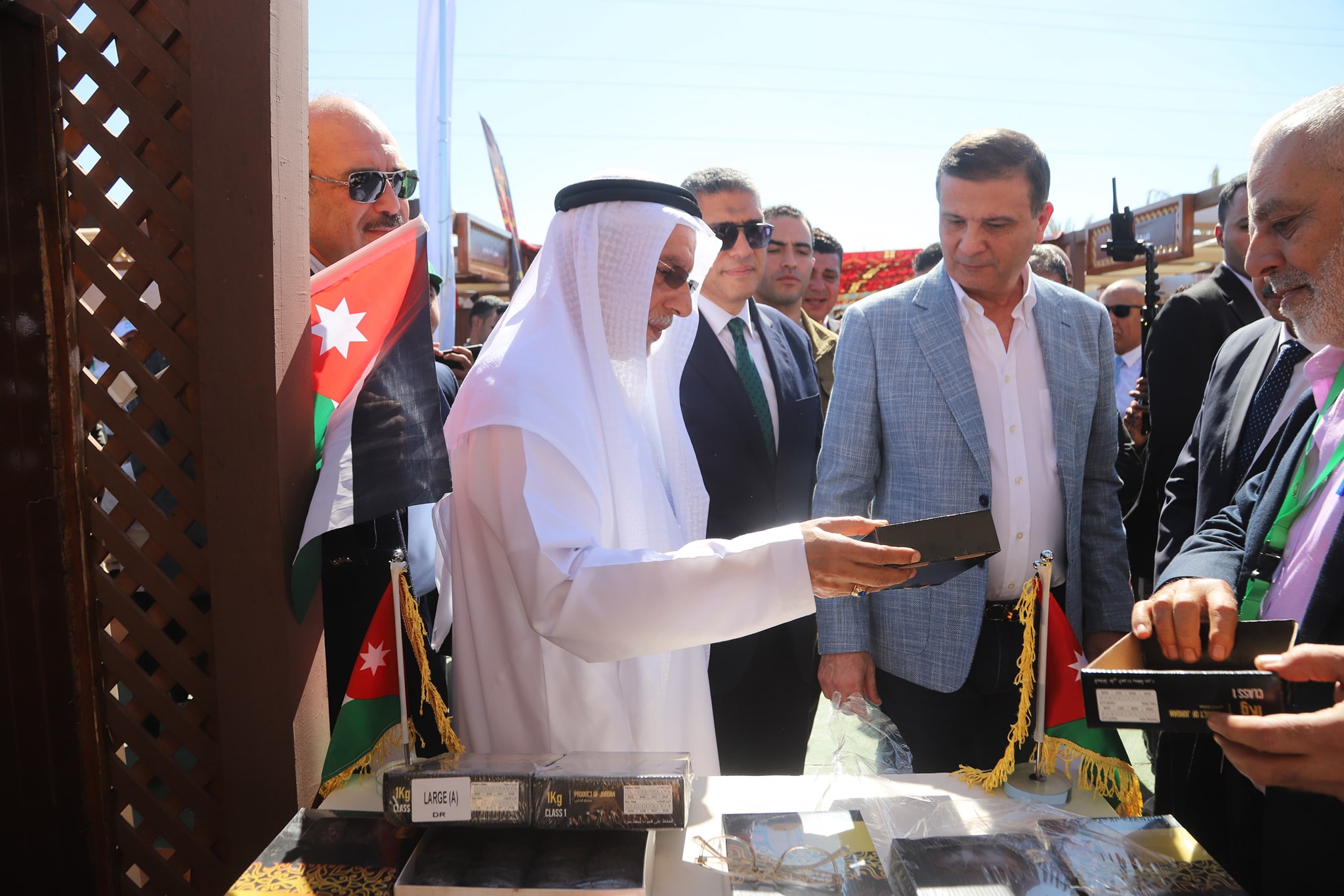 وزير الزراعة ومحافظ الجيزة يفتتحان المهرجان الدولي للتمور