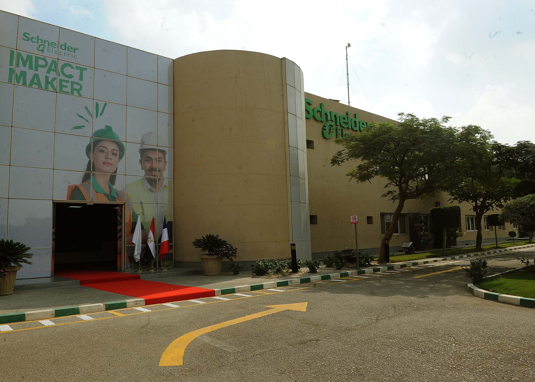 مدبولي يفتتح توسعات المصنع الإقليمي لشركة شنايدر إلكتريك