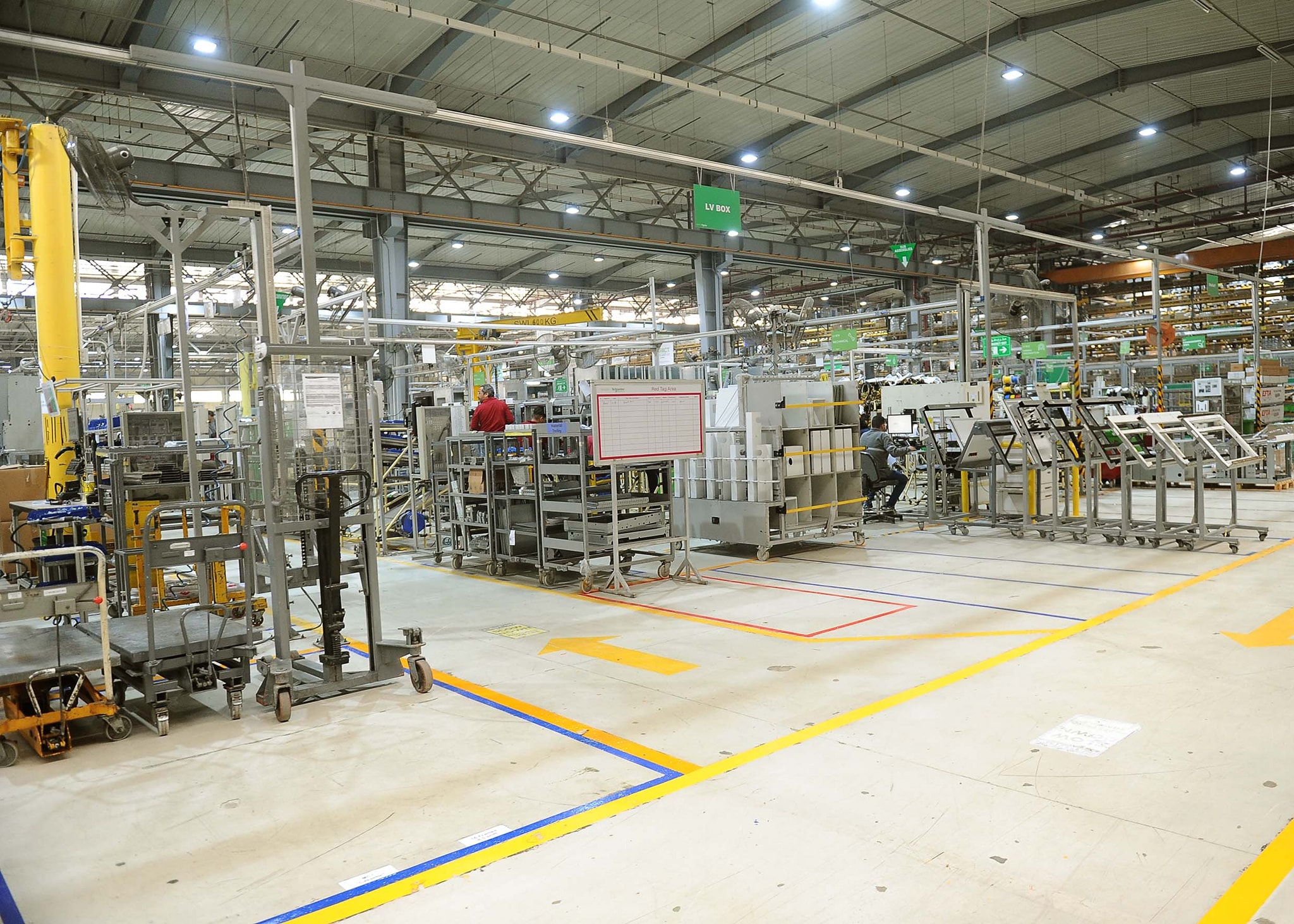 مدبولي يفتتح توسعات المصنع الإقليمي لشركة شنايدر إلكتريك