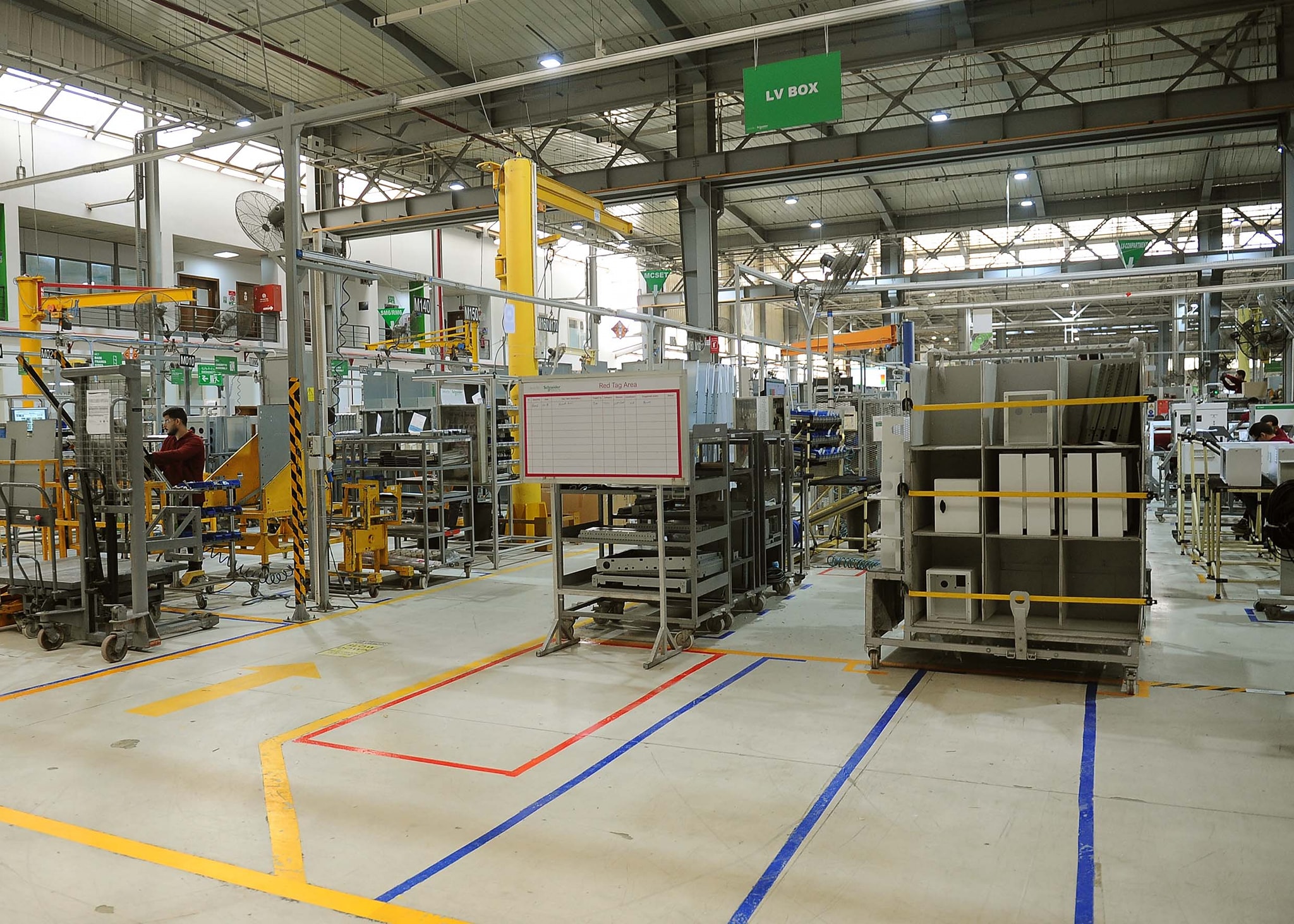 مدبولي يفتتح توسعات المصنع الإقليمي لشركة شنايدر إلكتريك