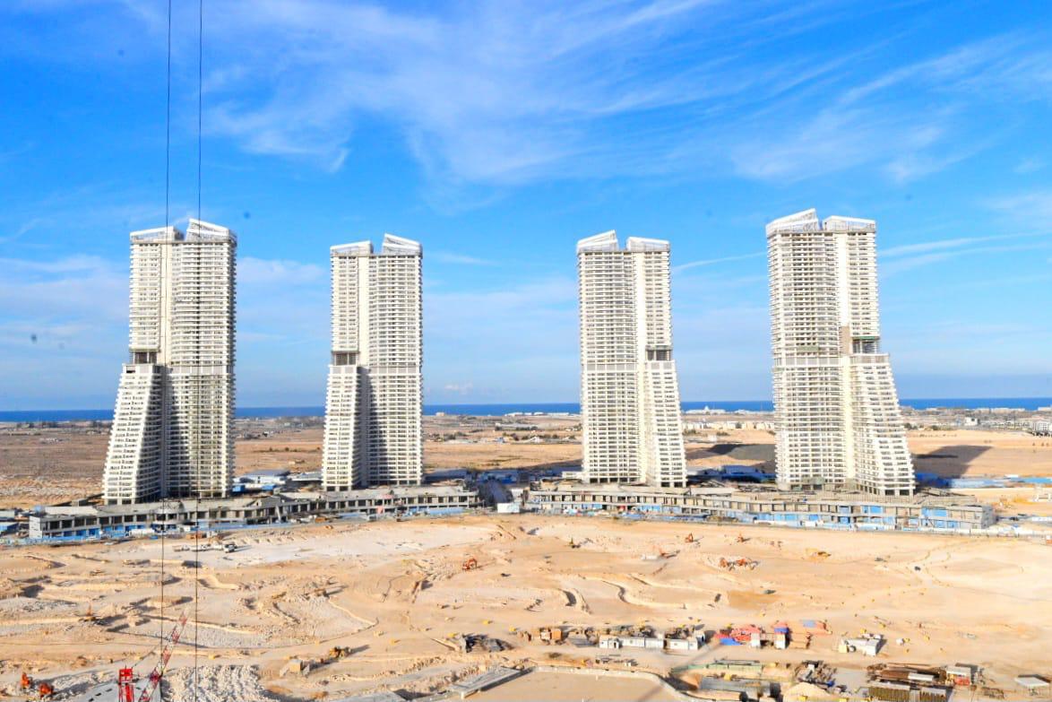 وزير الإسكان يتابع موقف تنفيذ أبراج الداون تاون