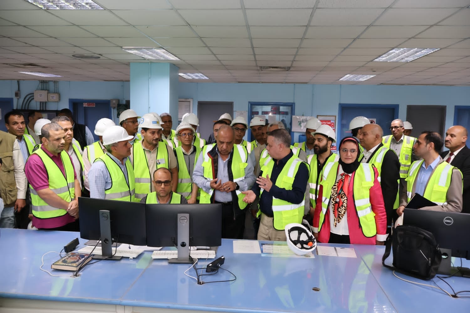 وزير الكهرباء يجتمع برؤساء شركات المصرية لنقل الكهرباء