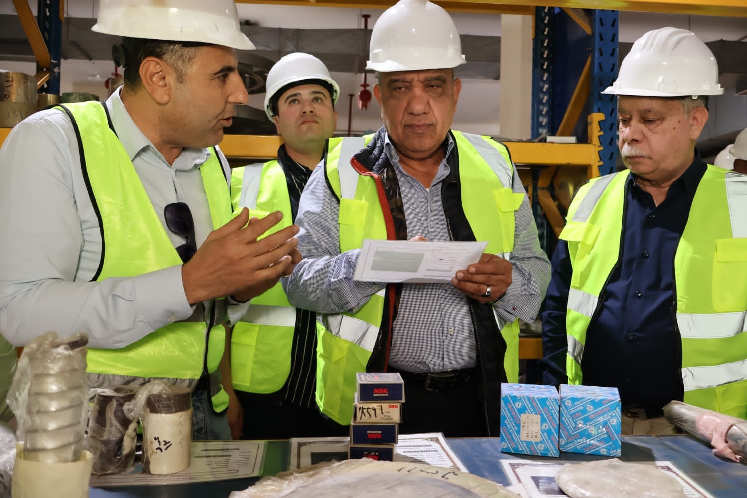 وزير الكهرباء يجتمع برؤساء شركات المصرية لنقل الكهرباء