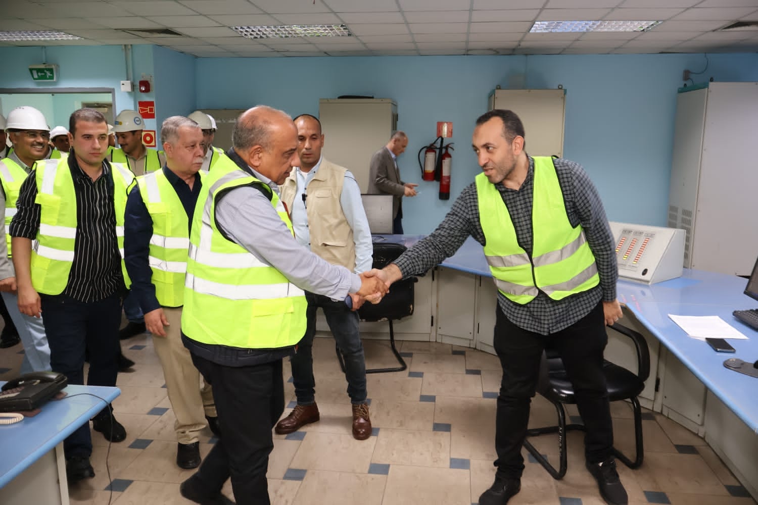 وزير الكهرباء يجتمع برؤساء شركات المصرية لنقل الكهرباء