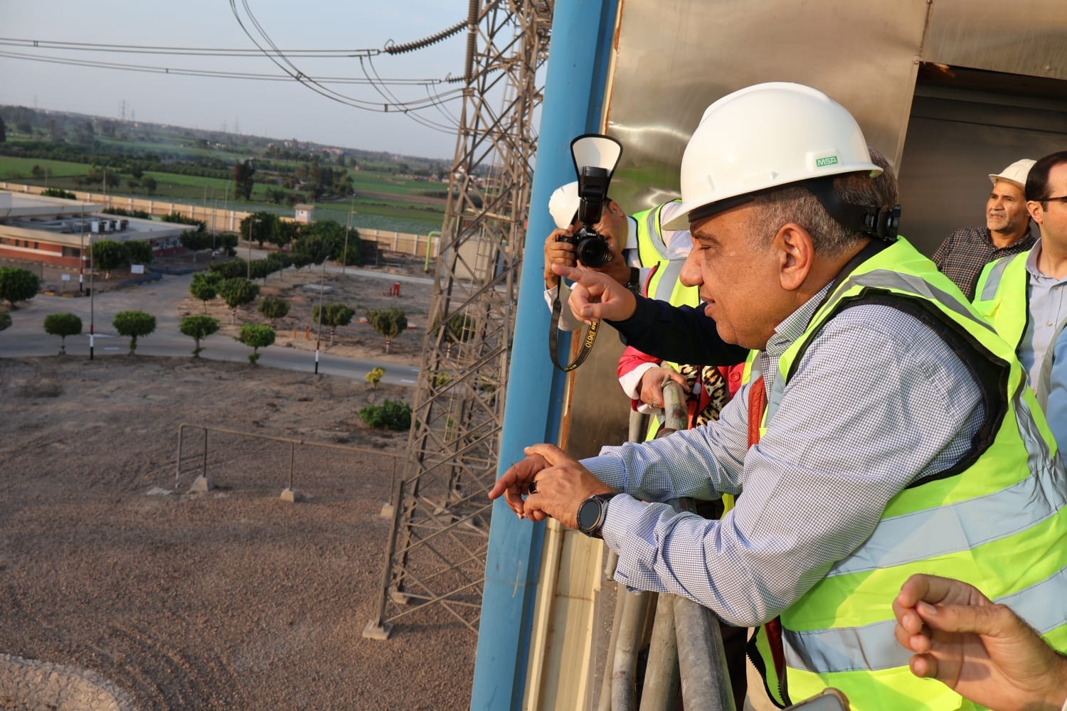 وزير الكهرباء يجتمع برؤساء شركات المصرية لنقل الكهرباء