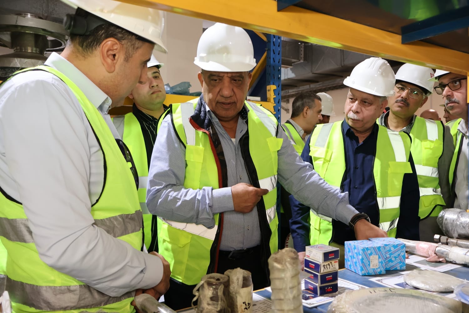 وزير الكهرباء يجتمع برؤساء شركات المصرية لنقل الكهرباء