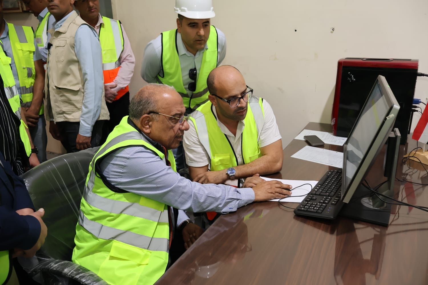 وزير الكهرباء يجتمع برؤساء شركات المصرية لنقل الكهرباء