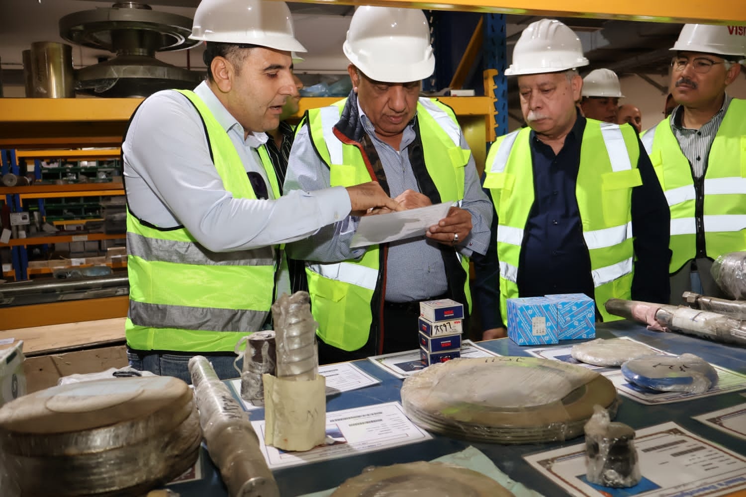 وزير الكهرباء يجتمع برؤساء شركات المصرية لنقل الكهرباء