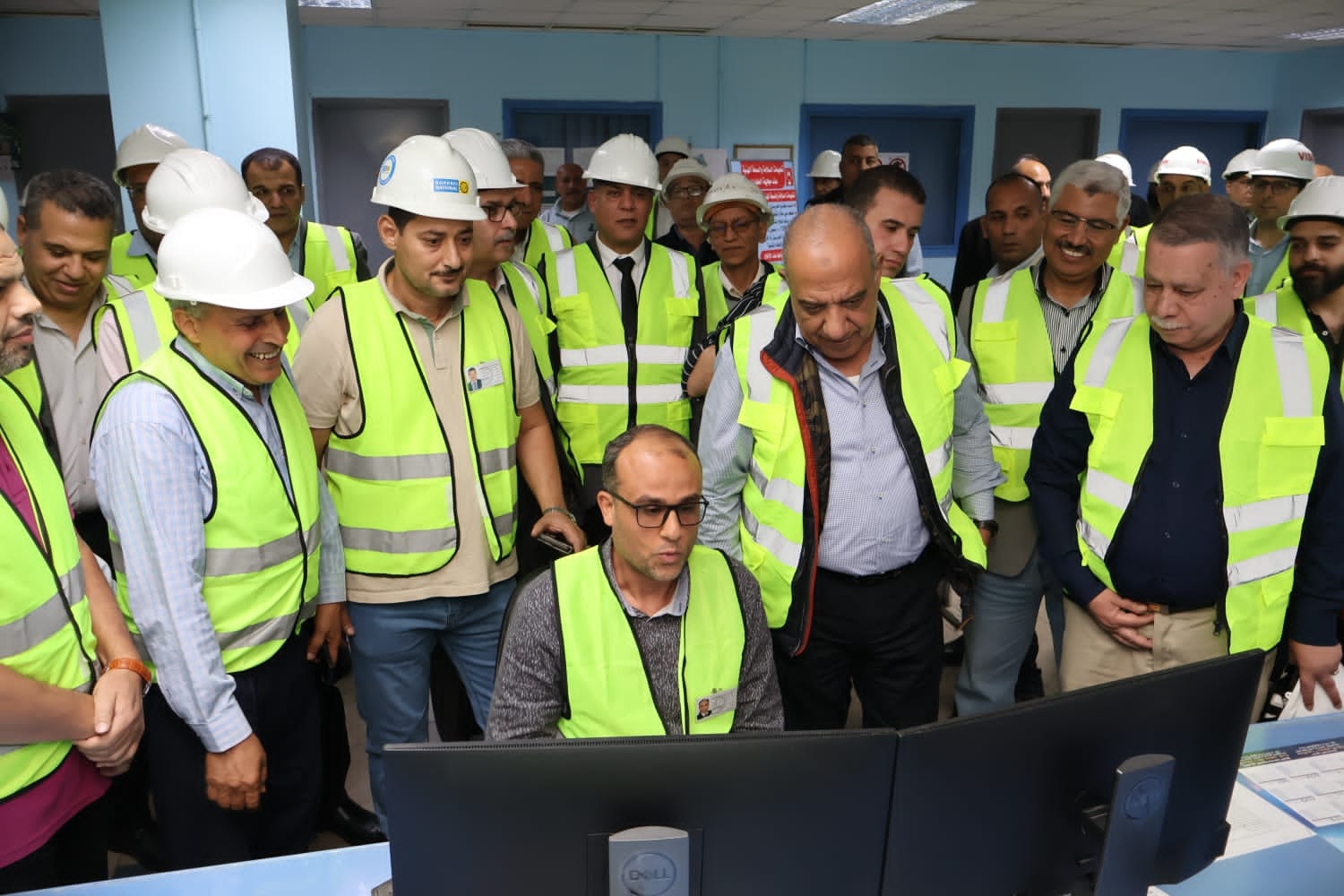 وزير الكهرباء يجتمع برؤساء شركات المصرية لنقل الكهرباء