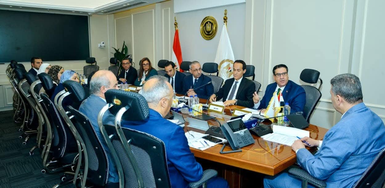 بحث سبل إنشاء المركز اللوجستي العالمي لتخزين وتوزيع الحبوب بميناء شرق بورسعيد