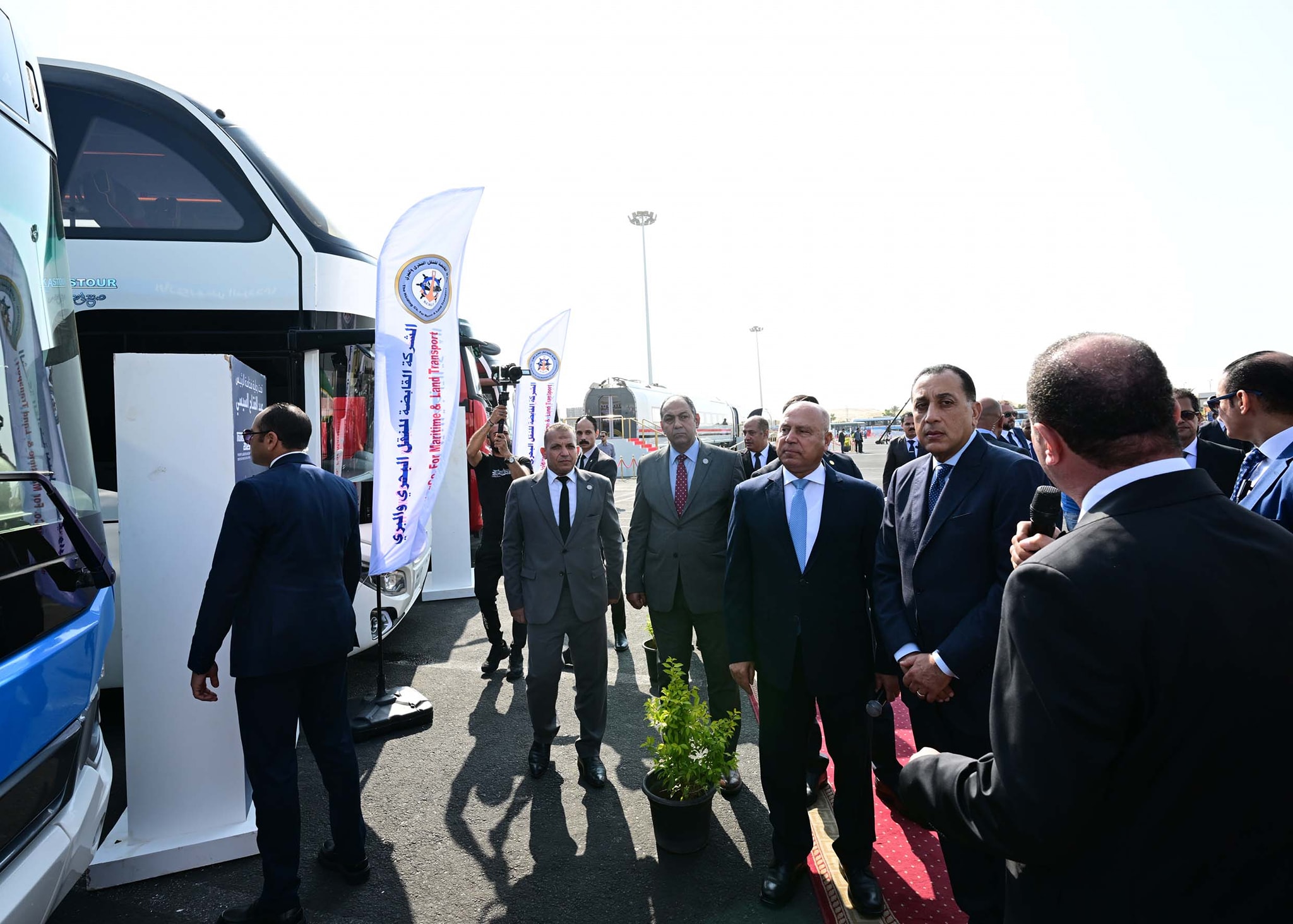 رئيس الوزراء يعلن بدء التشغيل التجريبي للقطار الكهربائي