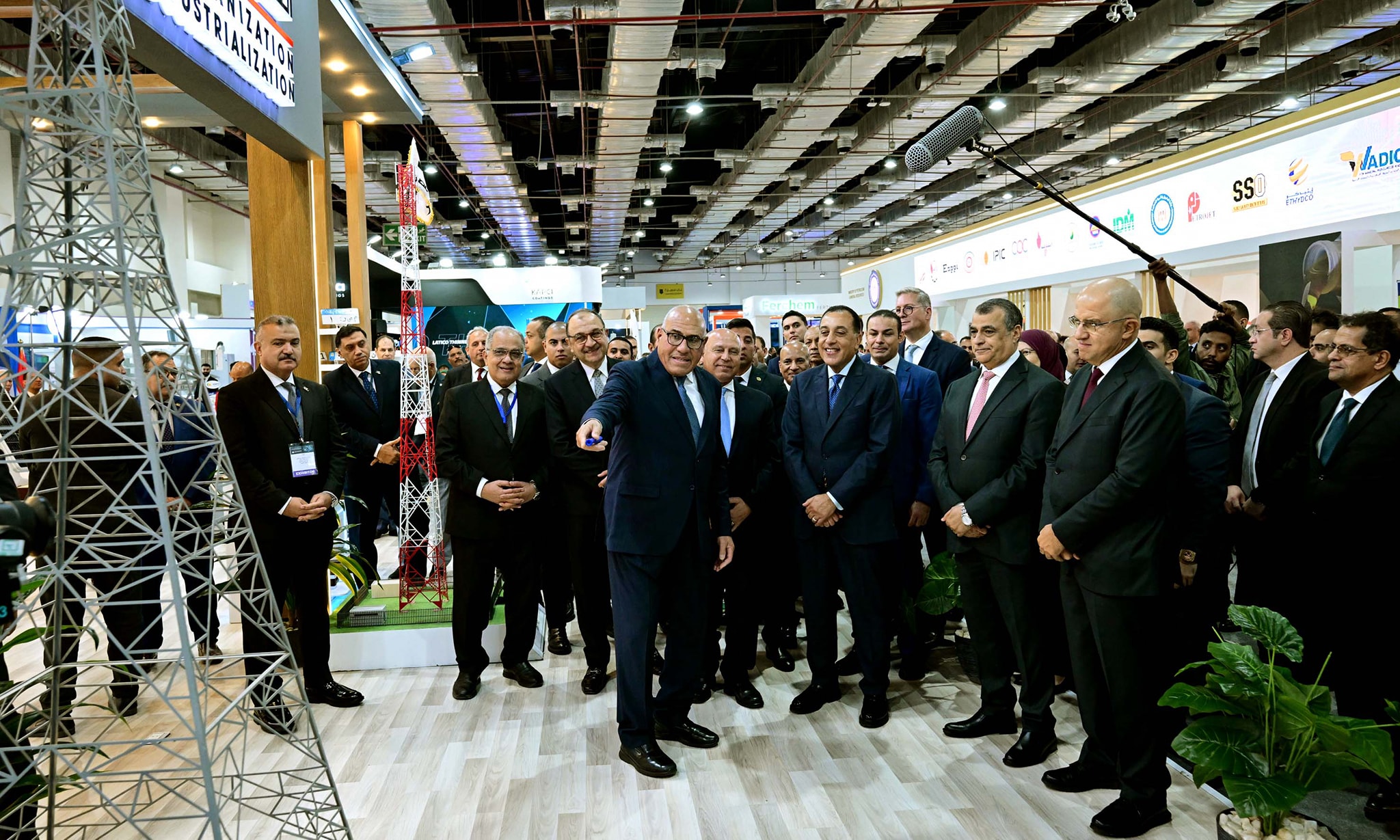 رئيس الوزراء يزور معرض الصناعة MEA Industry