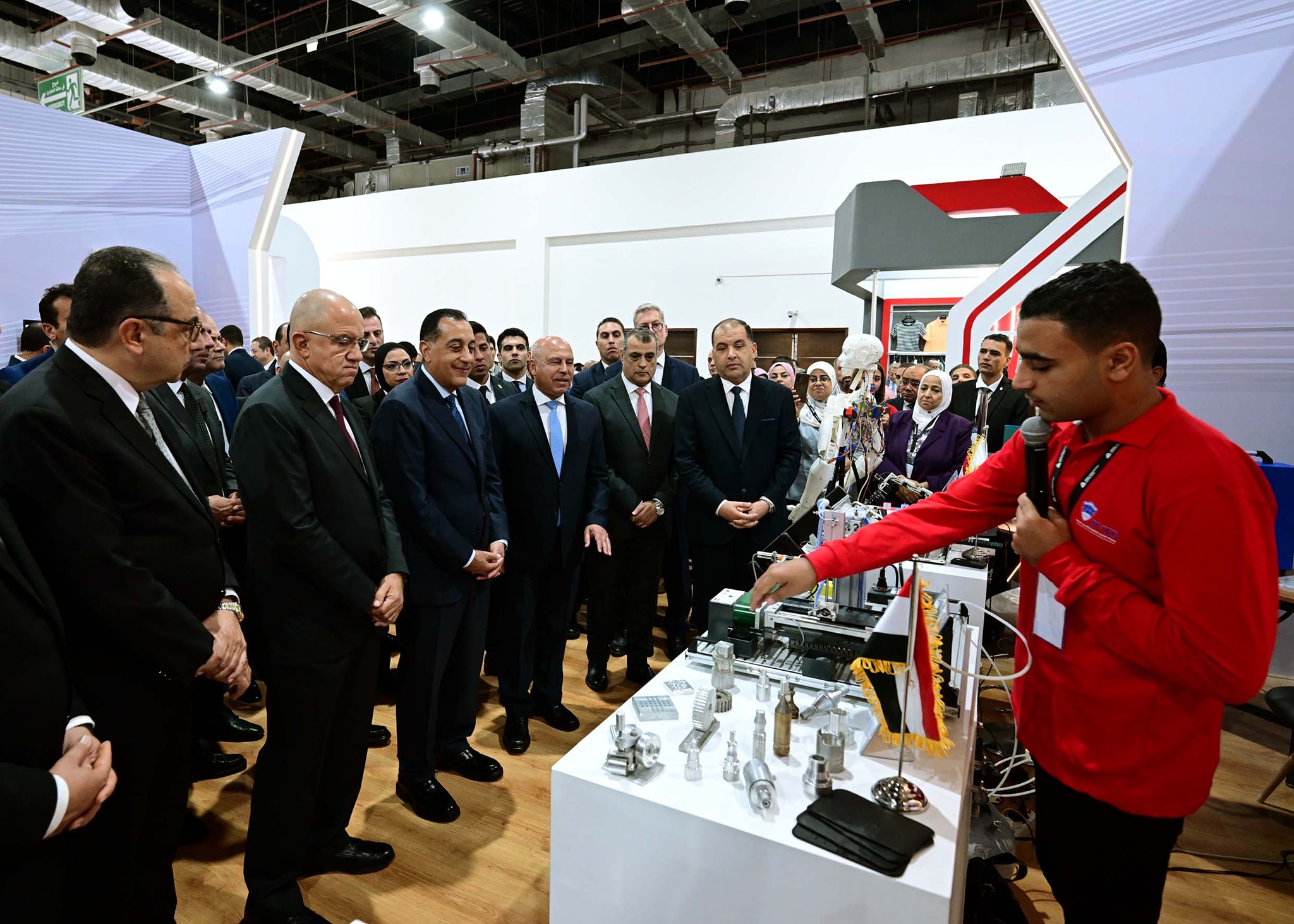 رئيس الوزراء يزور معرض الصناعة MEA Industry
