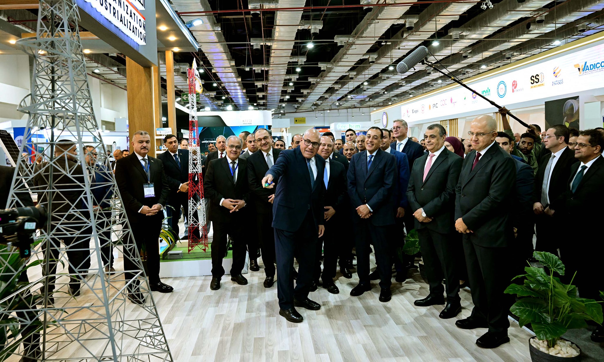 رئيس الوزراء يزور معرض الصناعة MEA Industry