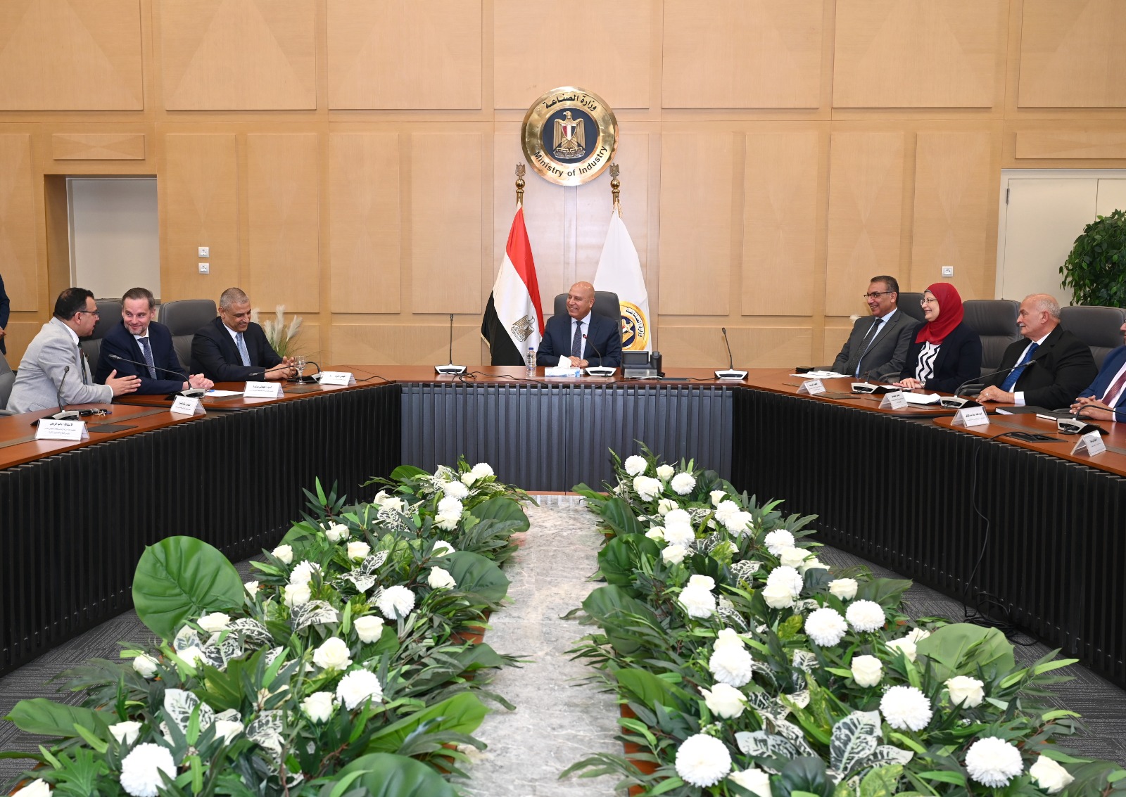 توقيع عقد شراكة بين القاهرة للاستثمار وشركة ليوني مصر