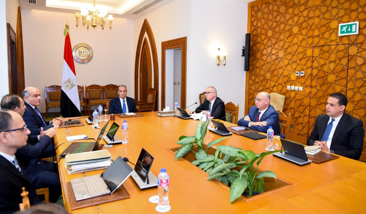 وزير الخارجية يتابع مشروع رقمنة وتحديث منظومة الوثائق
