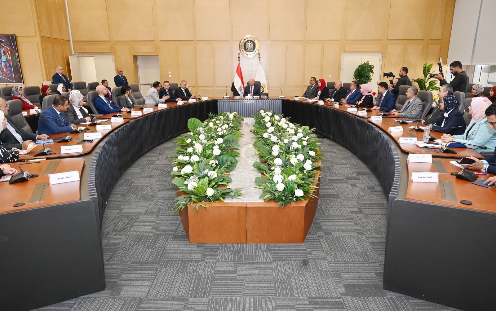 توقيع عقد شراكة بين القاهرة للاستثمار وشركة ليوني مصر