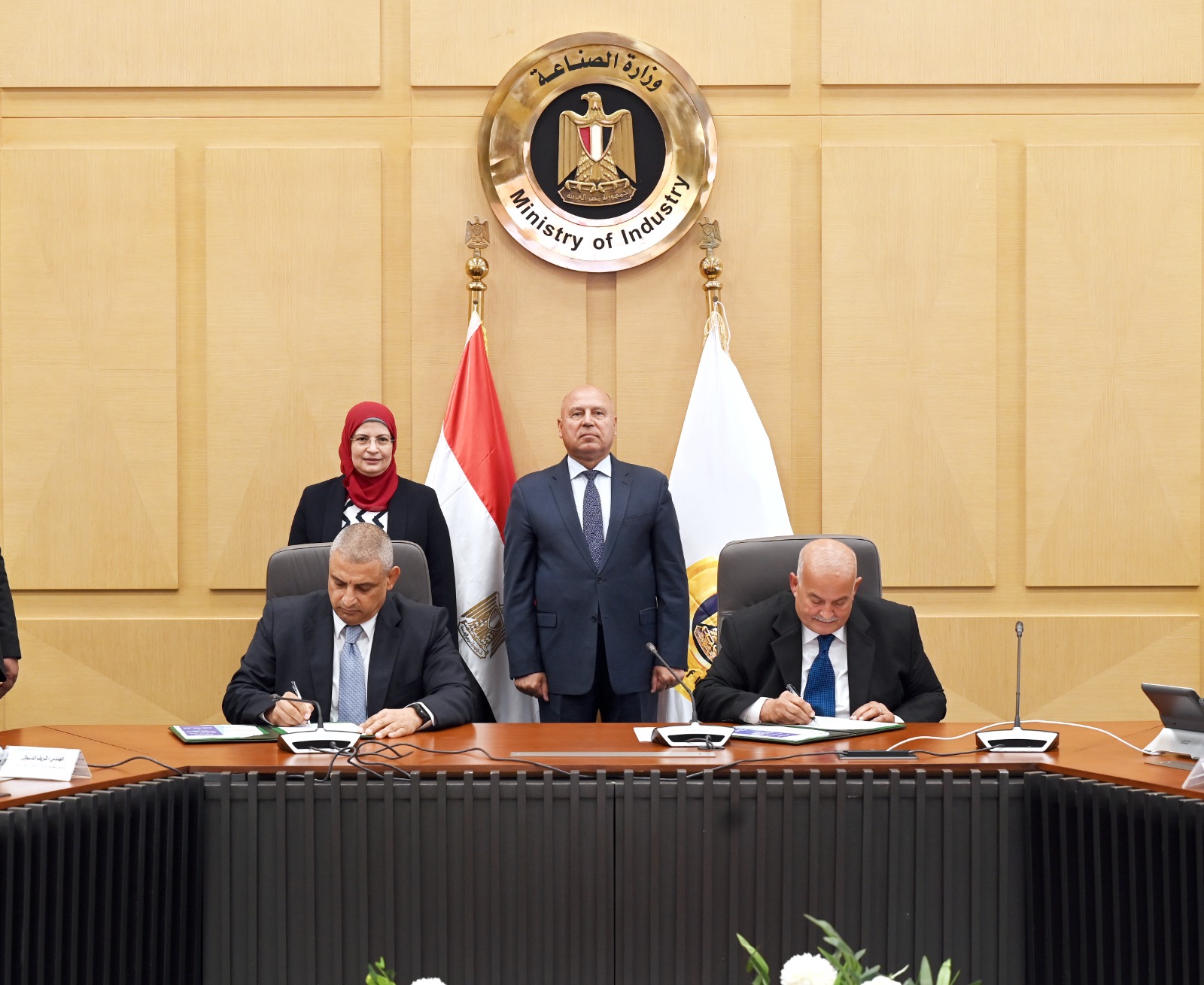 توقيع عقد شراكة بين القاهرة للاستثمار وشركة ليوني مصر