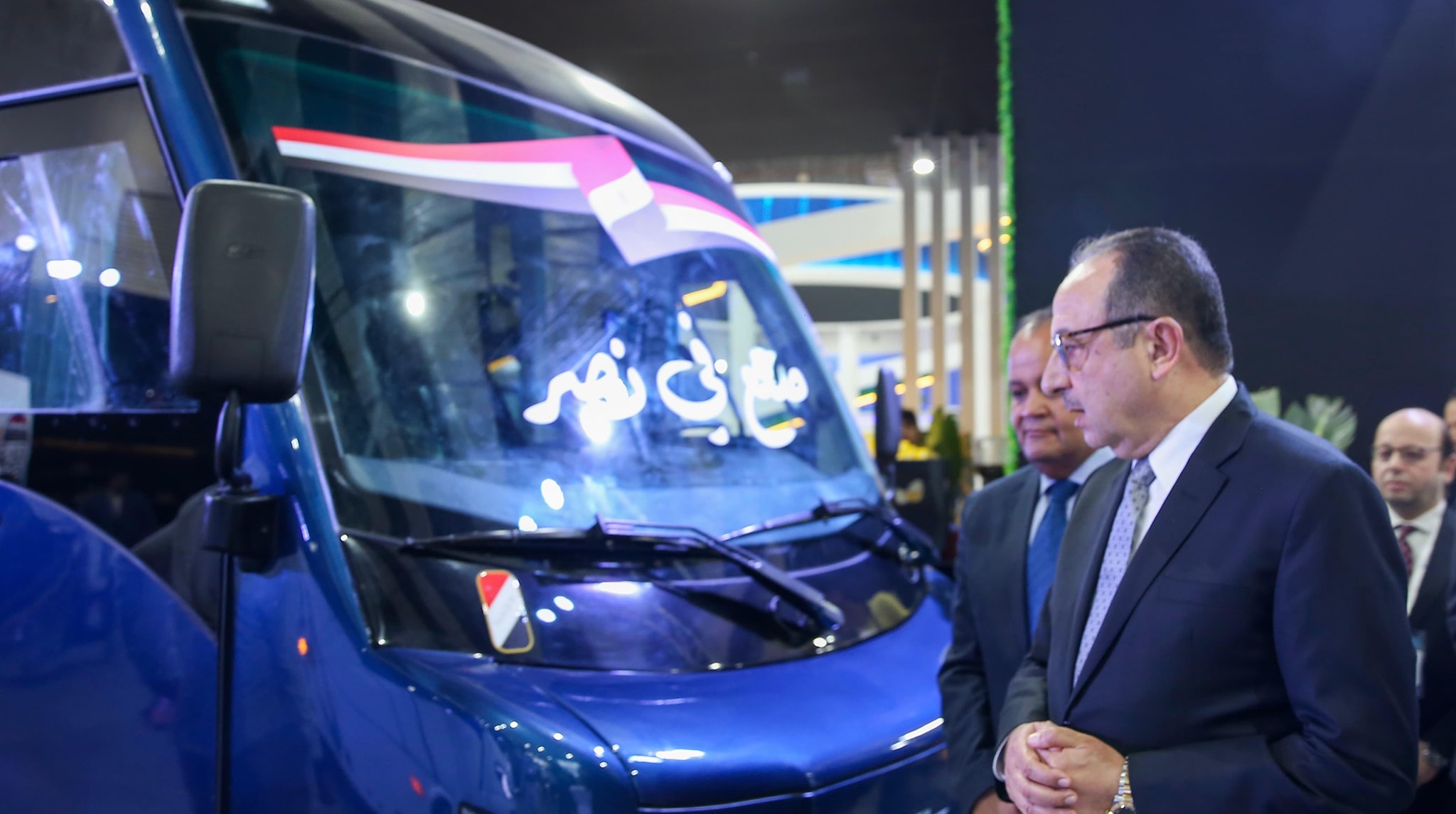 شيمي يتفقد جناحي الوزارة في معرض الصناعة والنقل الذكي