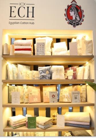 شيمي يتفقد جناحي الوزارة في معرض الصناعة والنقل الذكي