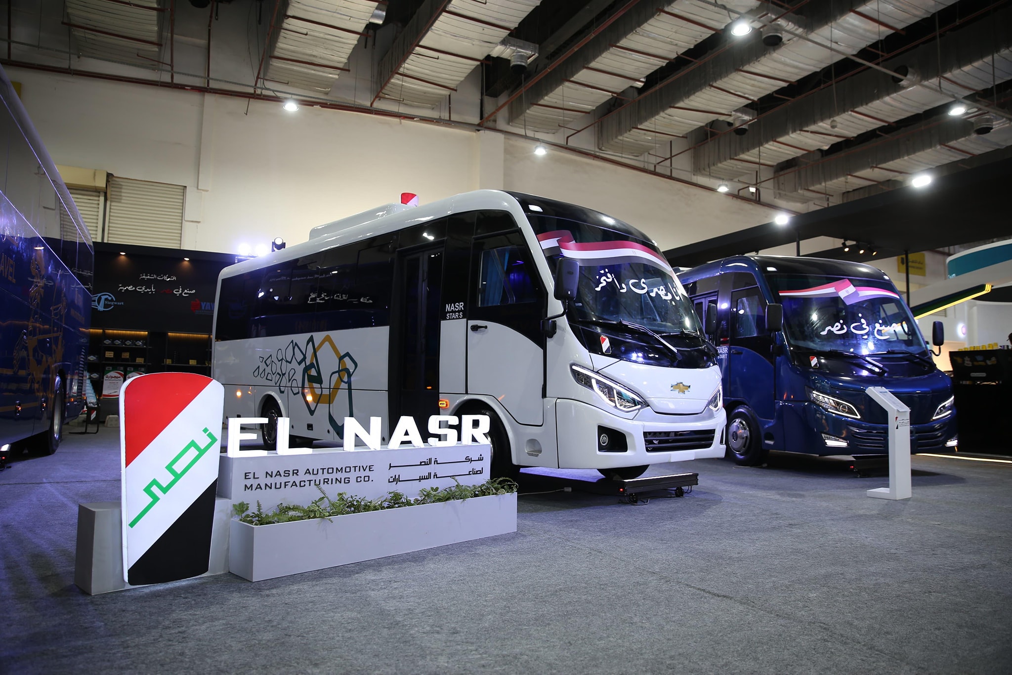 شيمي يتفقد جناحي الوزارة في معرض الصناعة والنقل الذكي