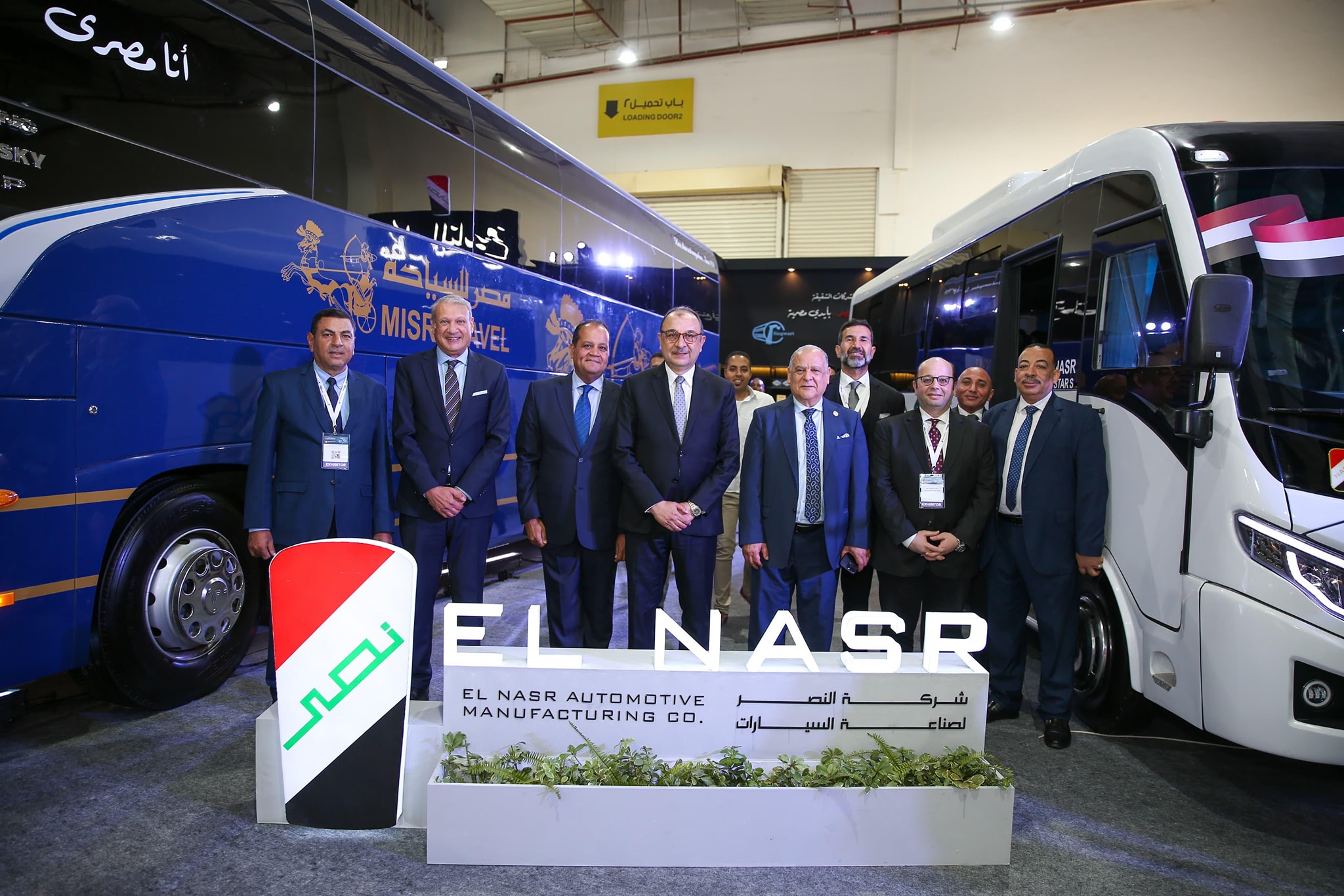 شيمي يتفقد جناحي الوزارة في معرض الصناعة والنقل الذكي