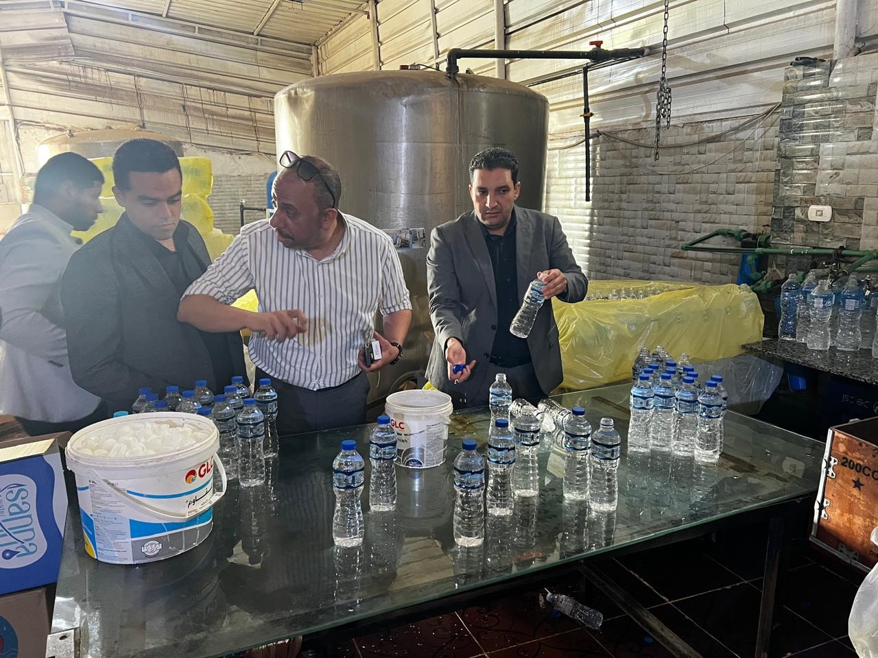ضبط محطة غير مرخصة لتعبئة المياه المعدنية بمحافظة القليوبية