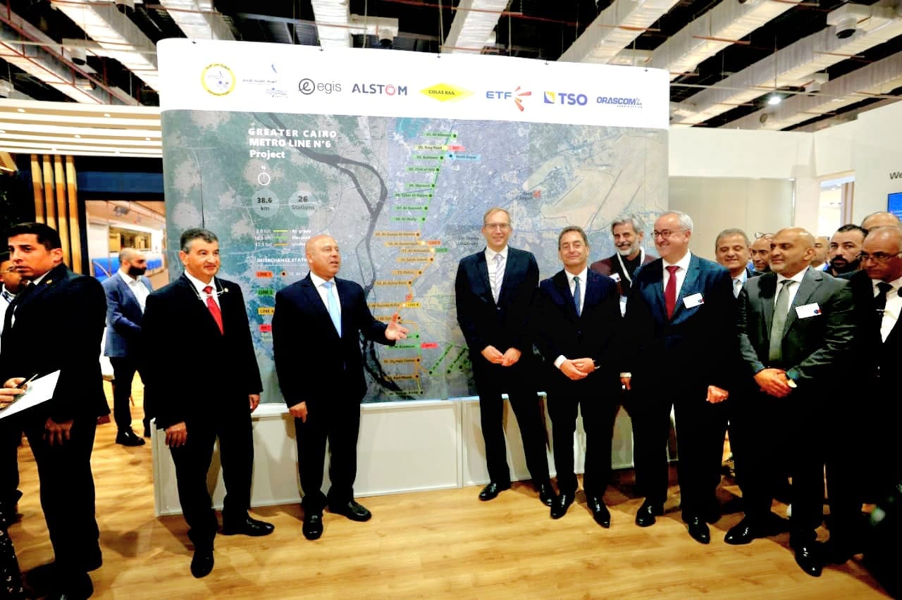 وزير الصناعة يشهد تسليم مسار تنفيذ الخط السادس لمترو أنفاق القاهرة الكبرى 