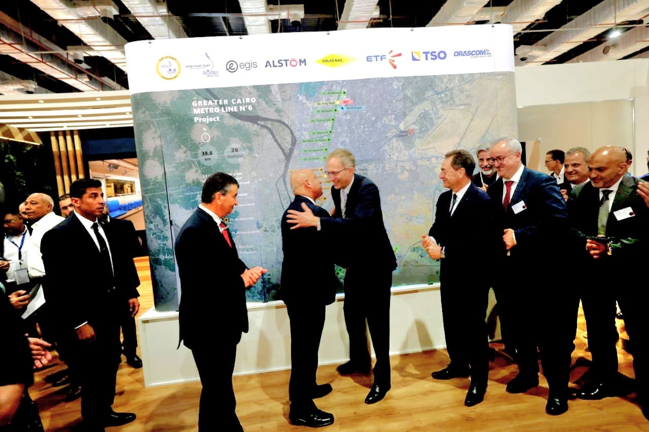 وزير الصناعة يشهد تسليم مسار تنفيذ الخط السادس لمترو أنفاق القاهرة الكبرى 