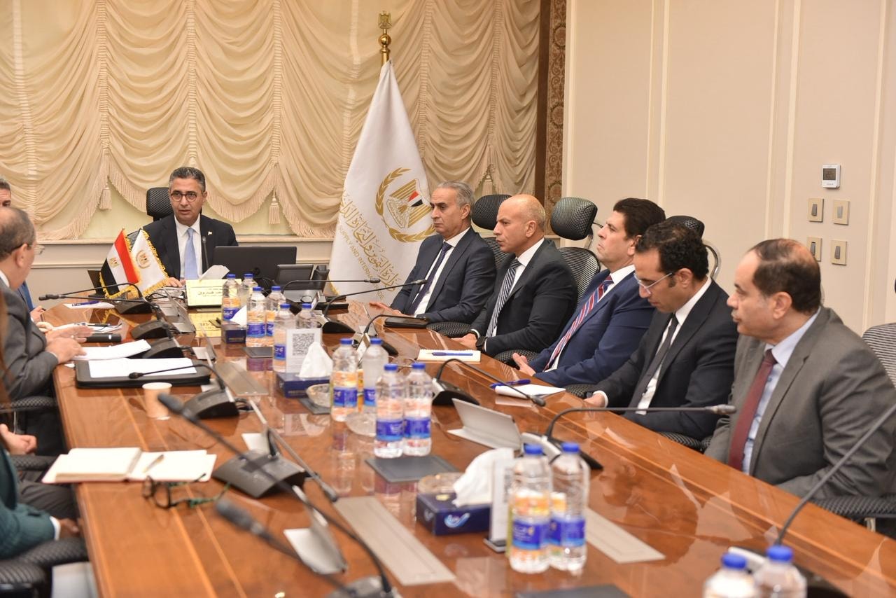 وزير التموين يتابع منظومة توافر السلع الأساسية بالمجمعات الاستهلاكية والسلاسل التجارية