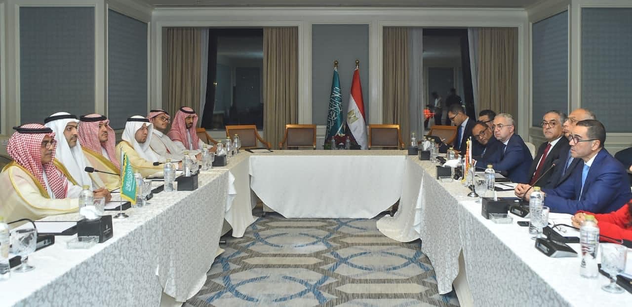 وزير الاستثمار يجتمع مع مسئولين سعوديين