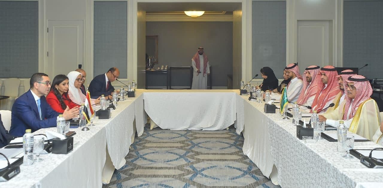 وزير الاستثمار يجتمع مع مسئولين سعوديين