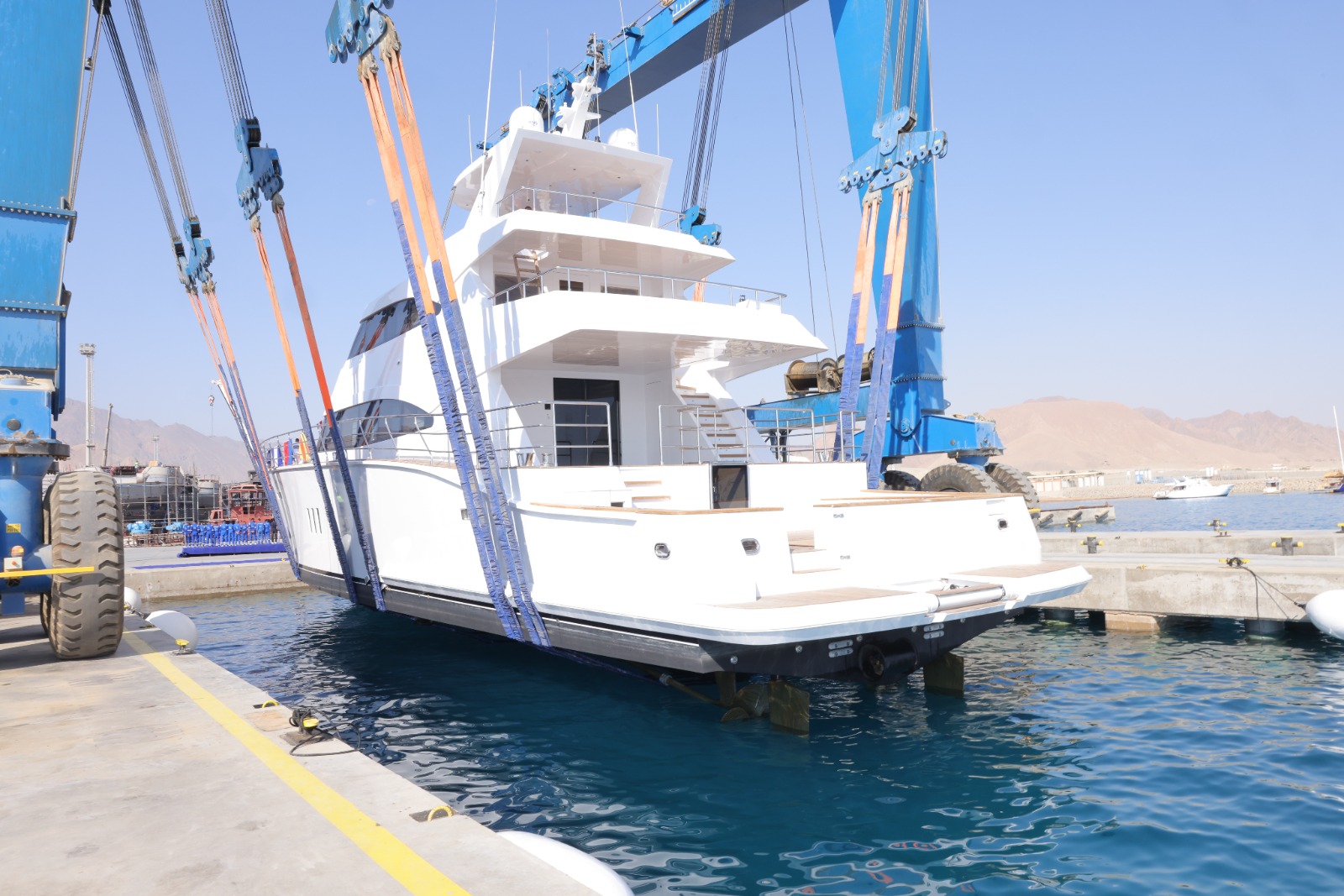 تدشين باكورة إنتاج شركة قناة السويس للقوارب الحديثة