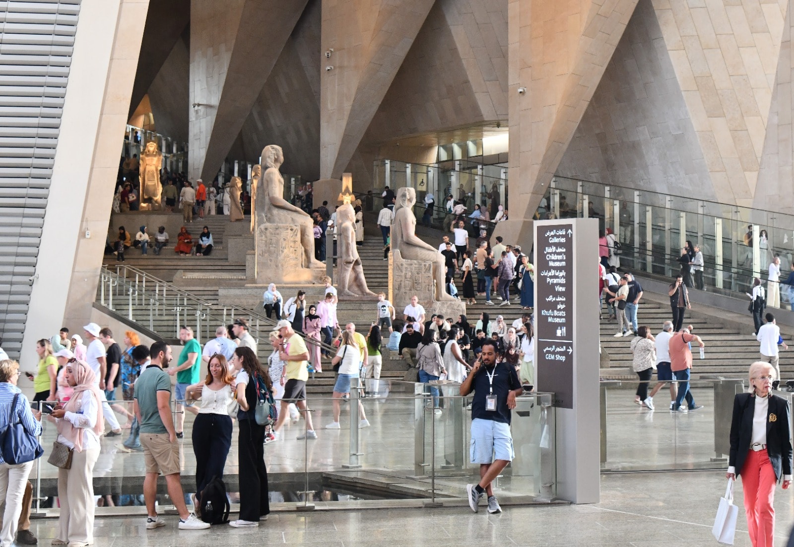 المتحف المصرى الكبير يعلن إستقبال 12 ألف زائر من المصريين والأجانب