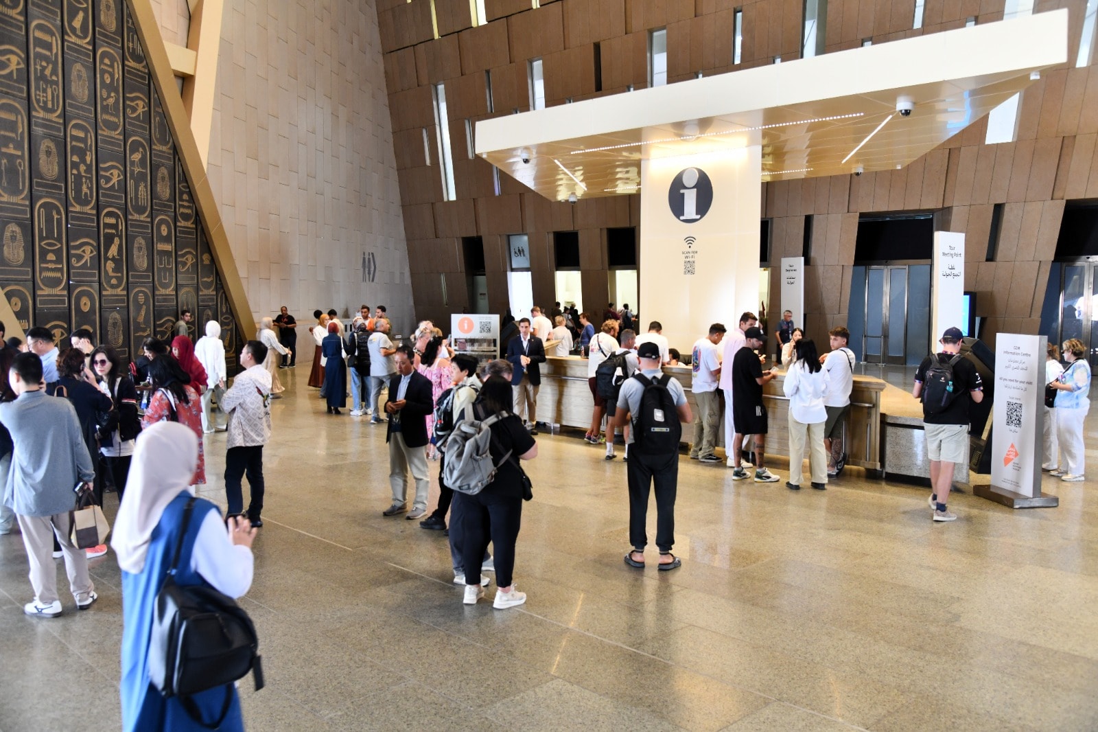 المتحف المصرى الكبير يعلن إستقبال 12 ألف زائر من المصريين والأجانب