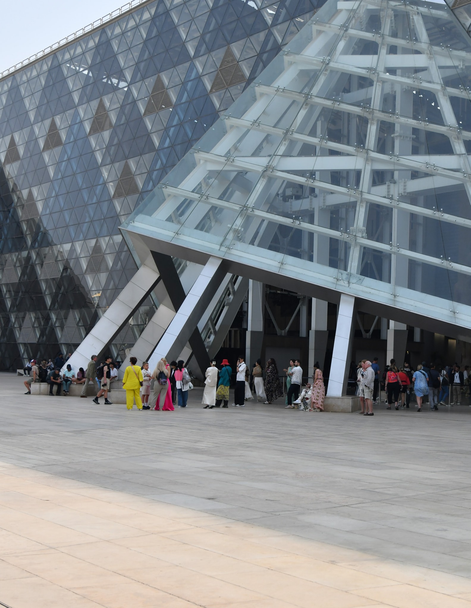 المتحف المصرى الكبير يعلن إستقبال 12 ألف زائر من المصريين والأجانب