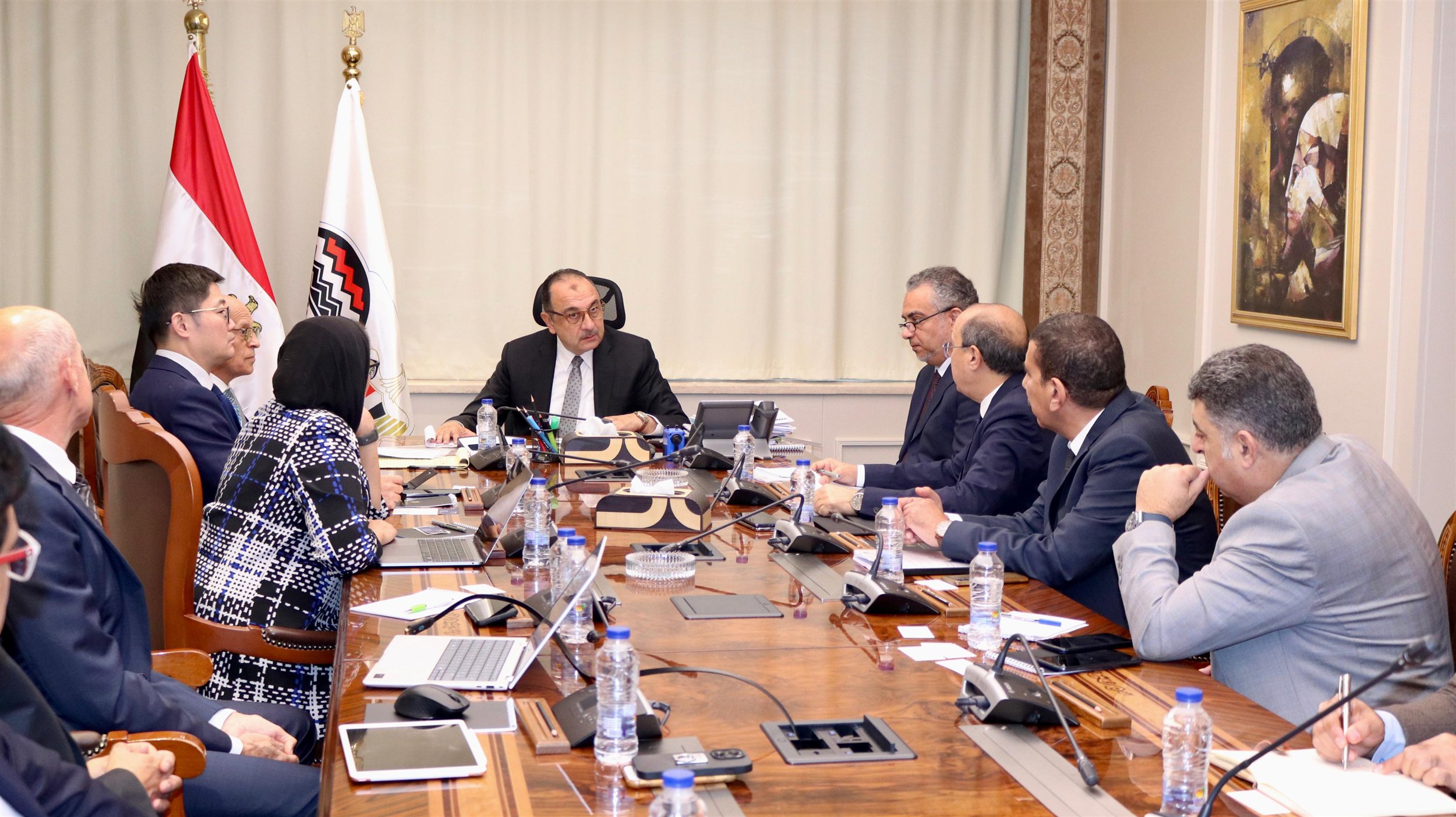 وزير قطاع الأعمال يستقبل وفدا من شركتي إنفيجن إنيرجي وبنشمارك باور إنترناشونال