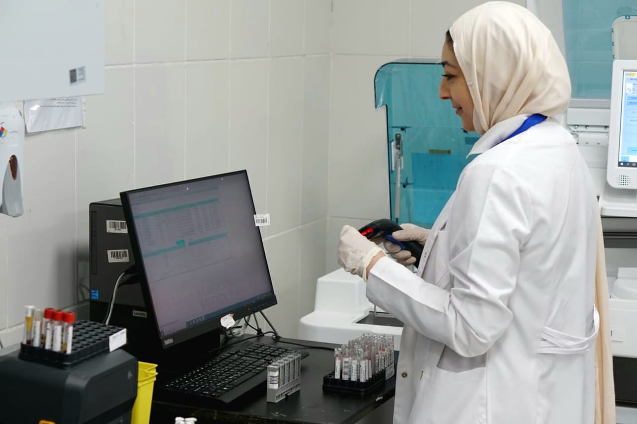 تشغيل 294 معملًا طبيًا في المجمعات الطبية والمستشفيات