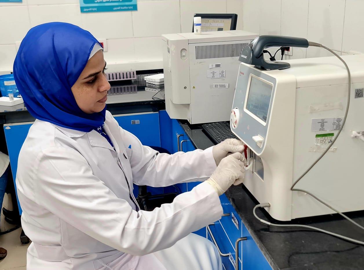 تشغيل 294 معملًا طبيًا في المجمعات الطبية والمستشفيات